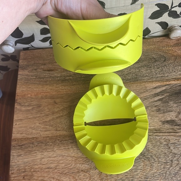 💚Tupperware Pie Press/Empanada Maker. - Picture 4 of 8
